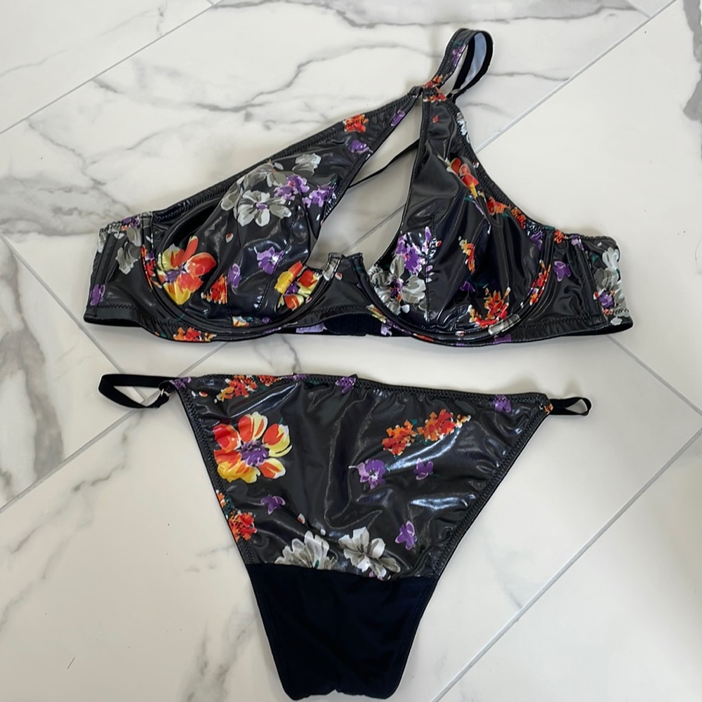 Savage panty and bra set